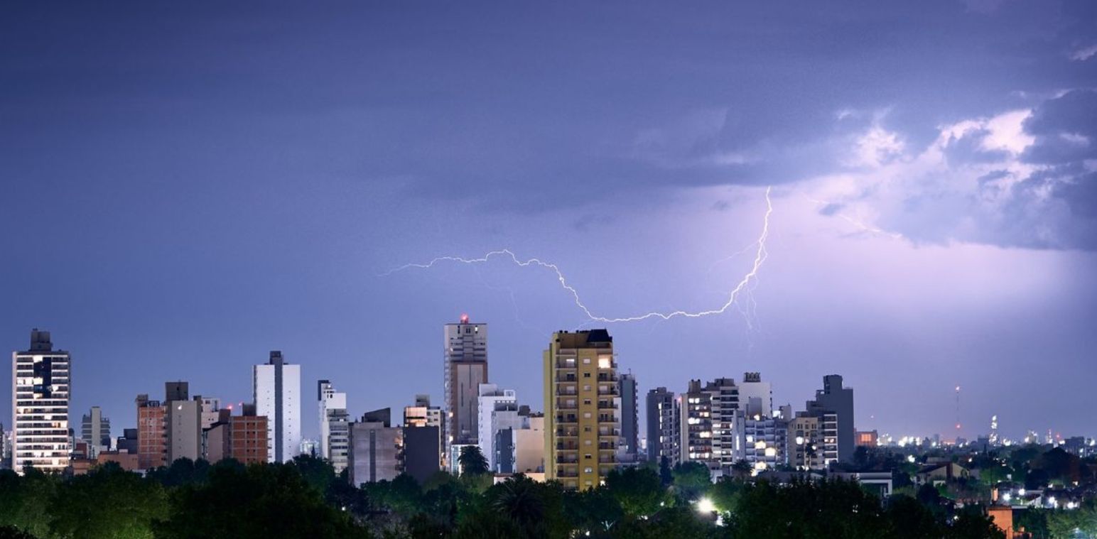 Гроза, град и жара до +38: какая погода ждет Украину 27 июля