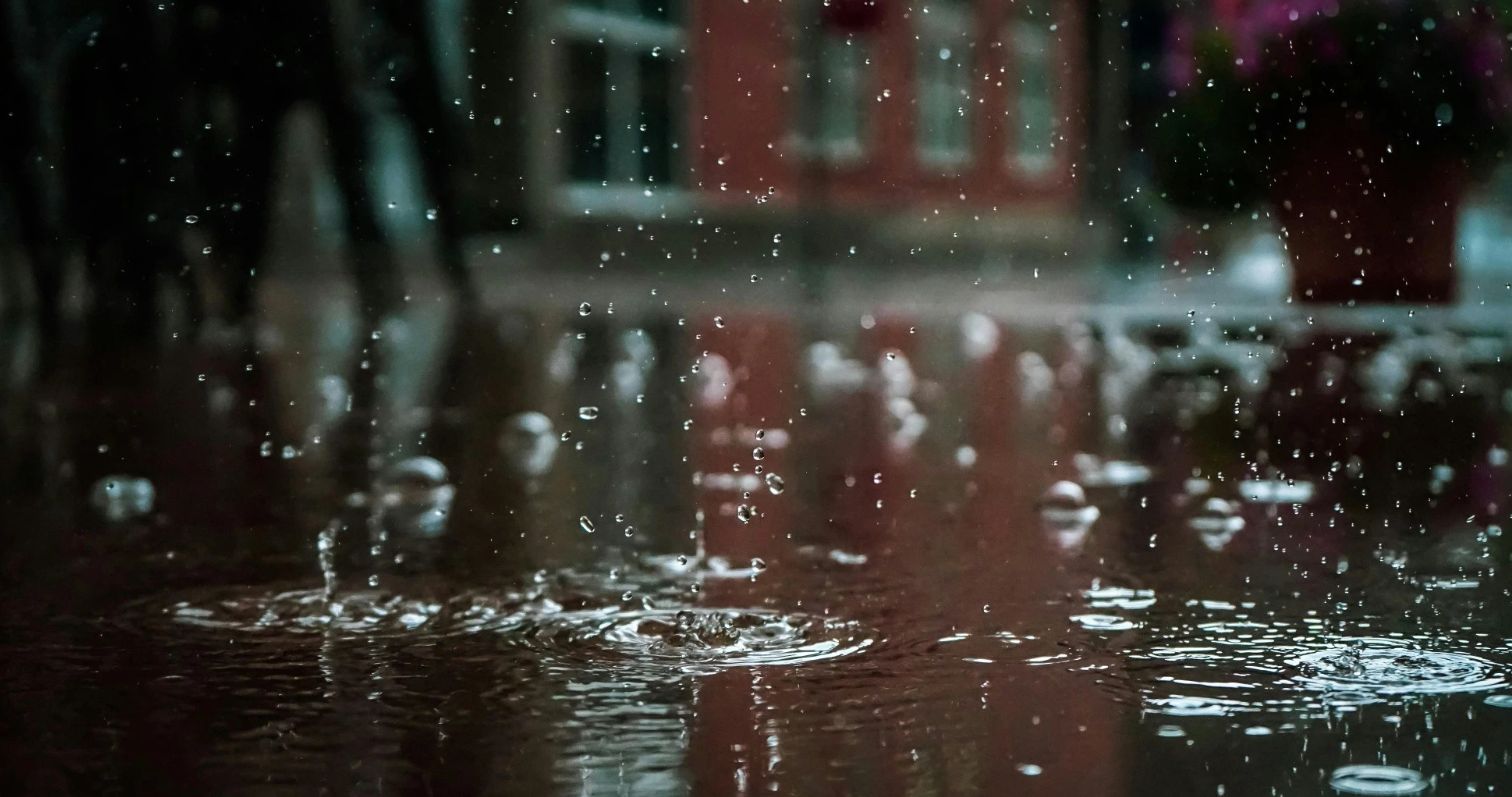 Циклон Karlheinz принесет дожди, шквалы и град: где ждать непогоды