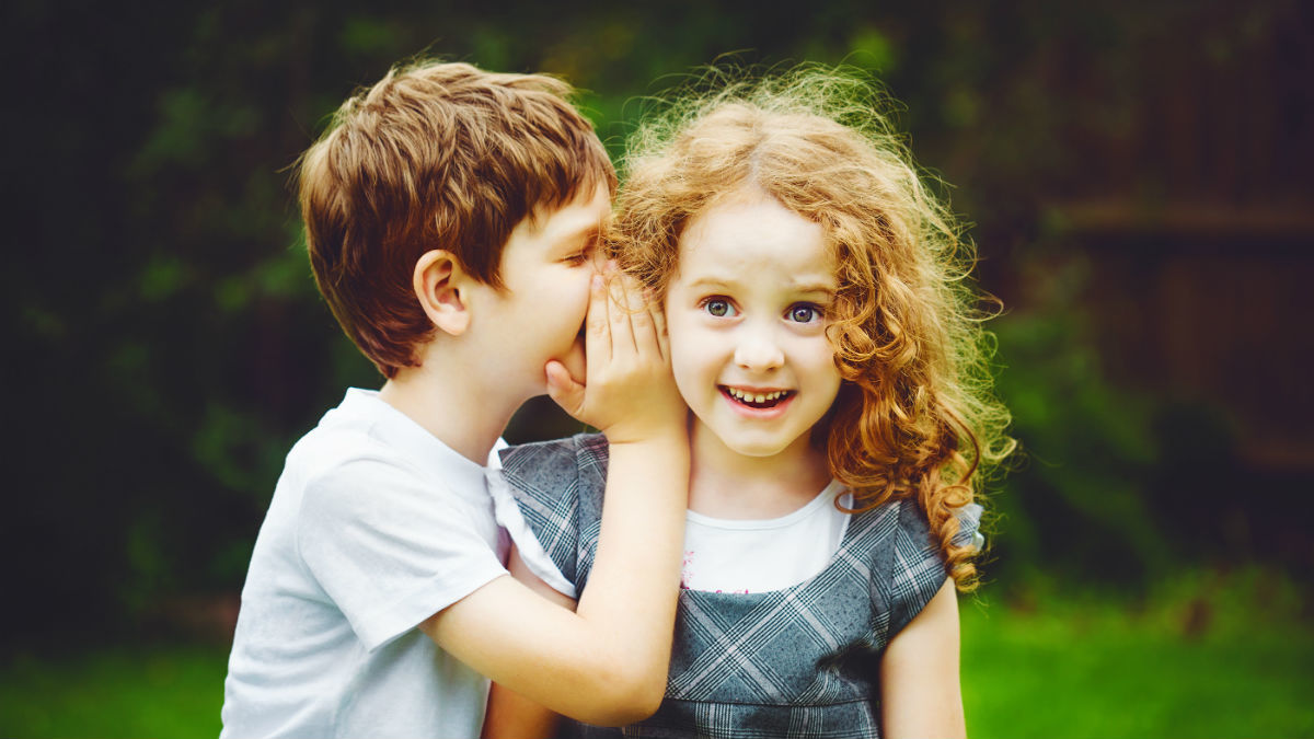 Почему люди сплетничают: ответ ученых удивил даже скептиков