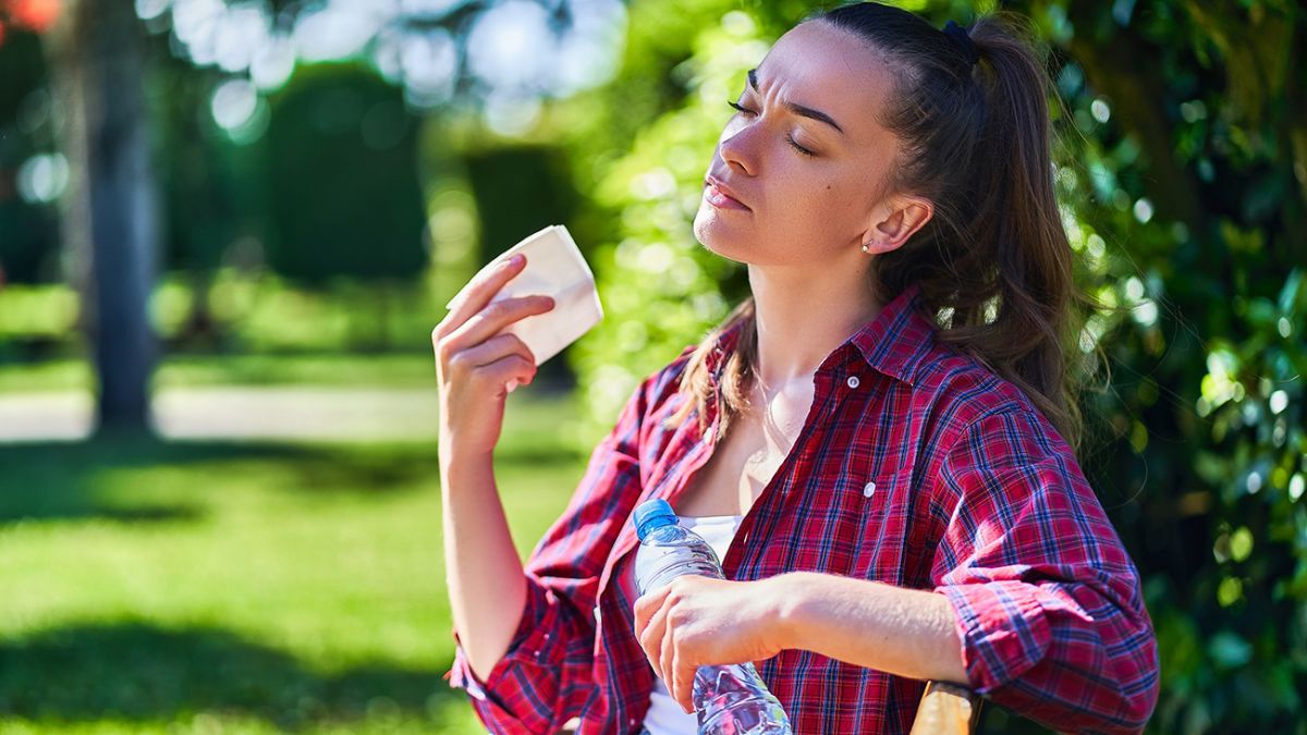 Аномальная жара до +40° несется в Украину: синоптики предупредили об опасных зонах и сильных ливнях на западе