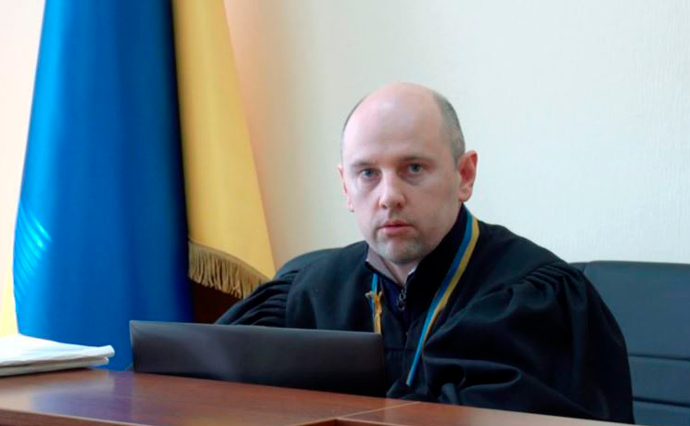 Суддю Володимира Келеберду, який скасував націоналізацію «ПриватБанку» і приховував майно, відправили на звільнення