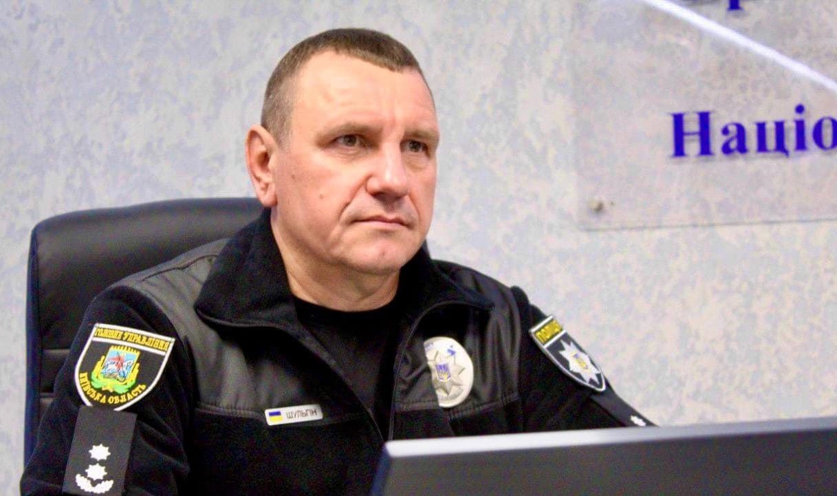 У правоохоронця Дмитра Шульгіна немає житла й заощаджень, проте є дорога іномарка дружини