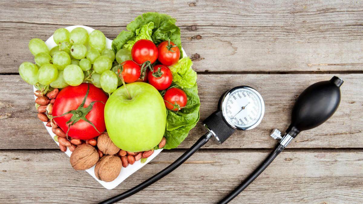 Харчування проти гіпертонії: які продукти допомагають знизити тиск без ліків