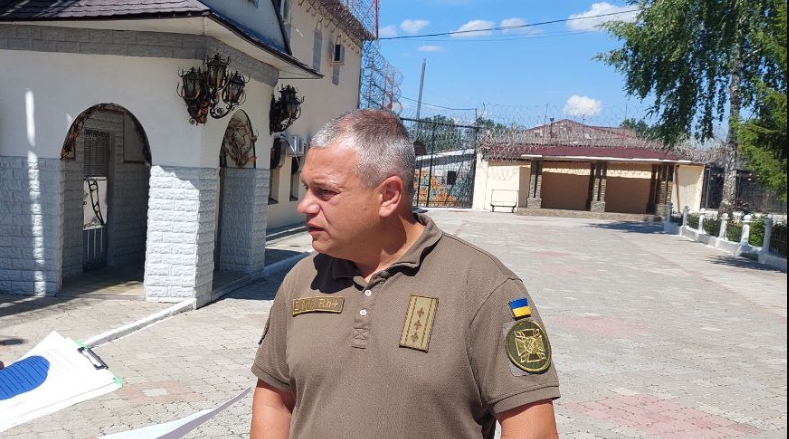 Керівника Олексіївської колонії №25 Андрія Ольховського затримали за організацію катувань ув’язнених