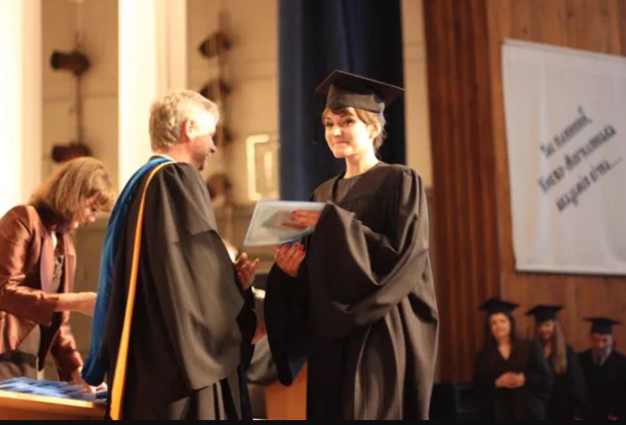 Тетяна на церемонії отримання диплому