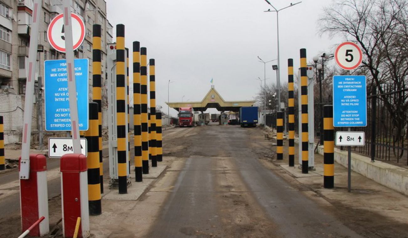 Фіктивне кохання на кордоні: 31-річний чоловік "забув", чим хвора його 55-річна дружина