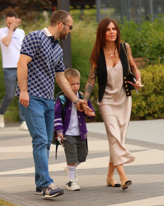 Алхім з колишнім чоловіком ведуть сина в перший клас