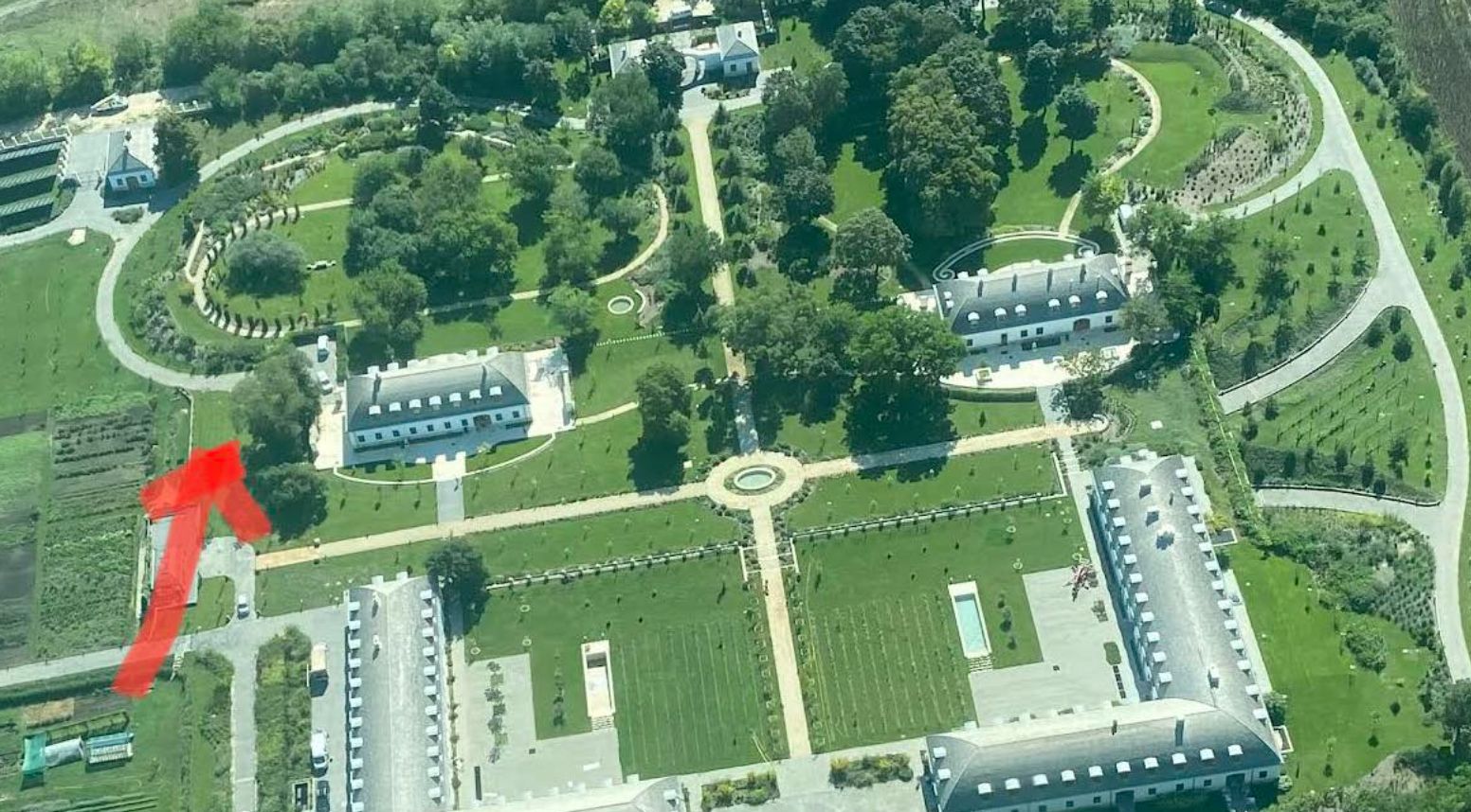 Орбан в центрі скандалу: знайдено його розкішний маєток 