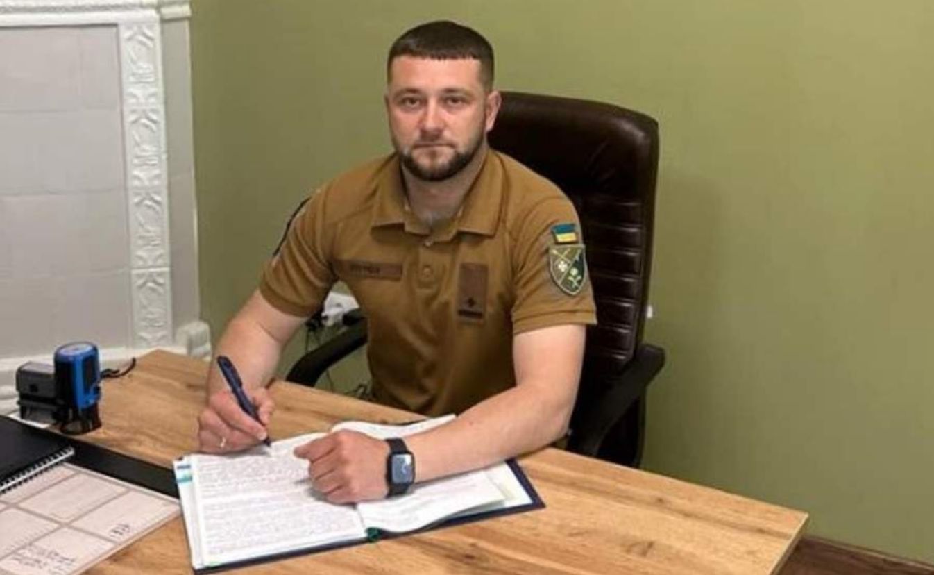 Керівник Хмельницького ТЦК Олександр Фурман оформлює майно на матір