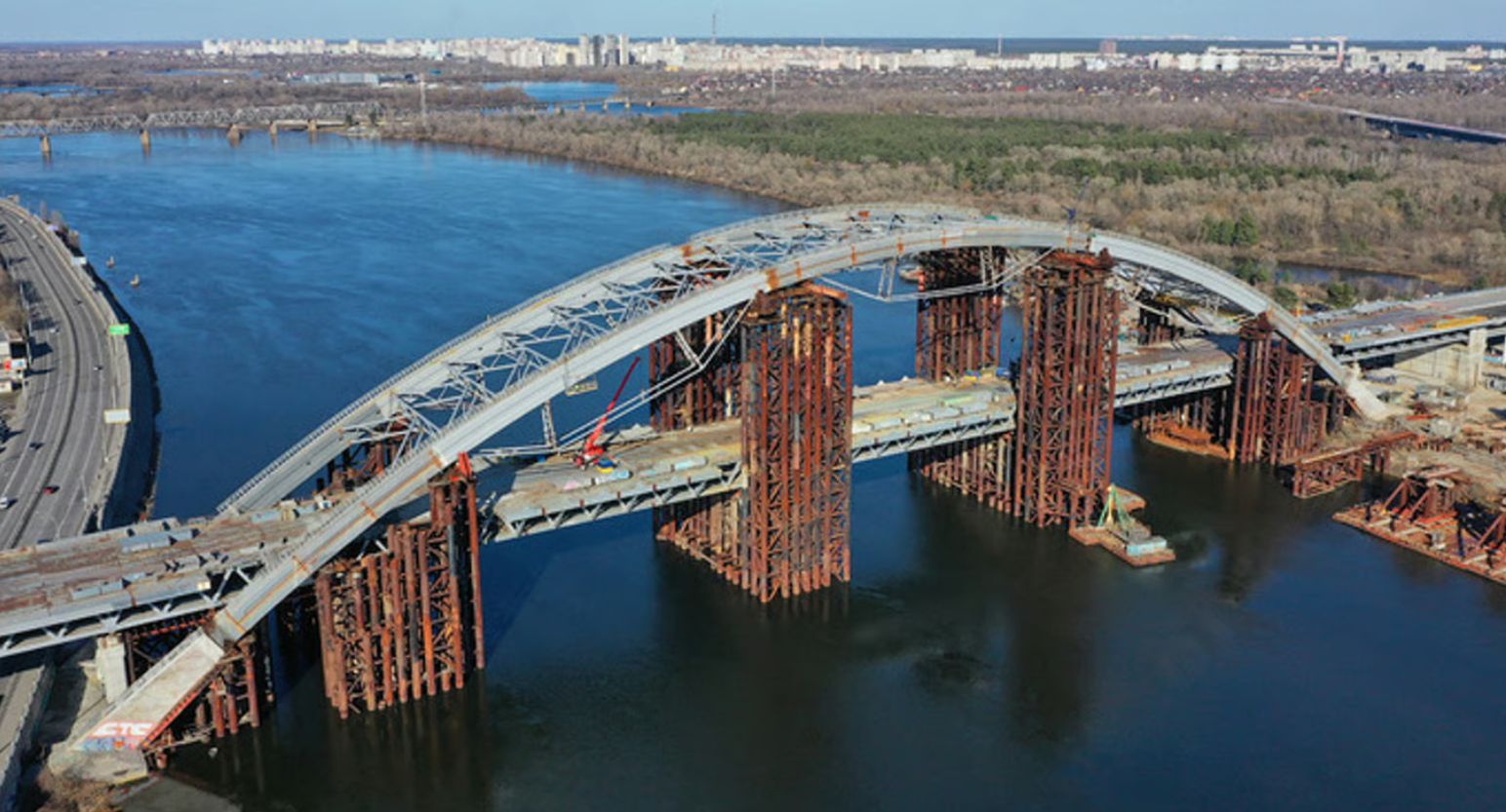 Разоблачена схема отмывания более 160 млн грн на строительстве Подольского моста в Киеве