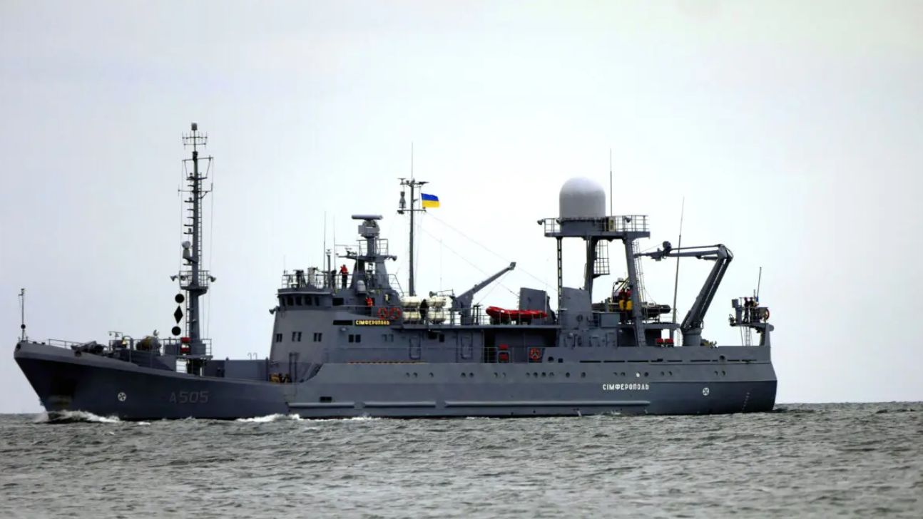 Российские войска атаковали корабль ВМС Украины: есть погибший и раненые