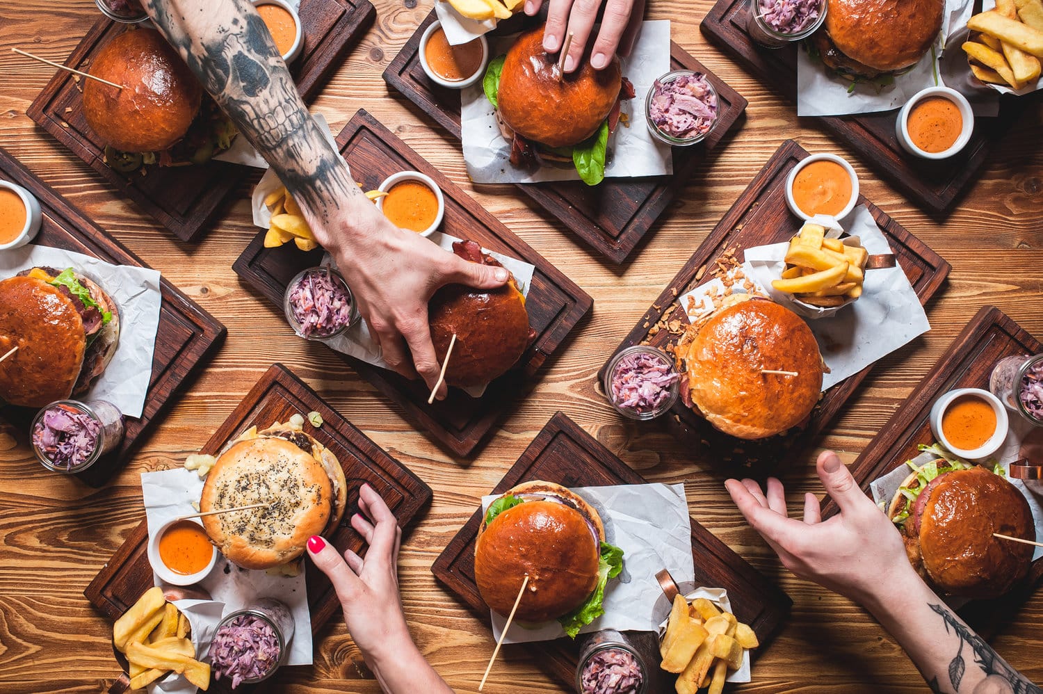 Украинцы стали реже посещать заведения питания, но средний чек вырос на 17% — исследование