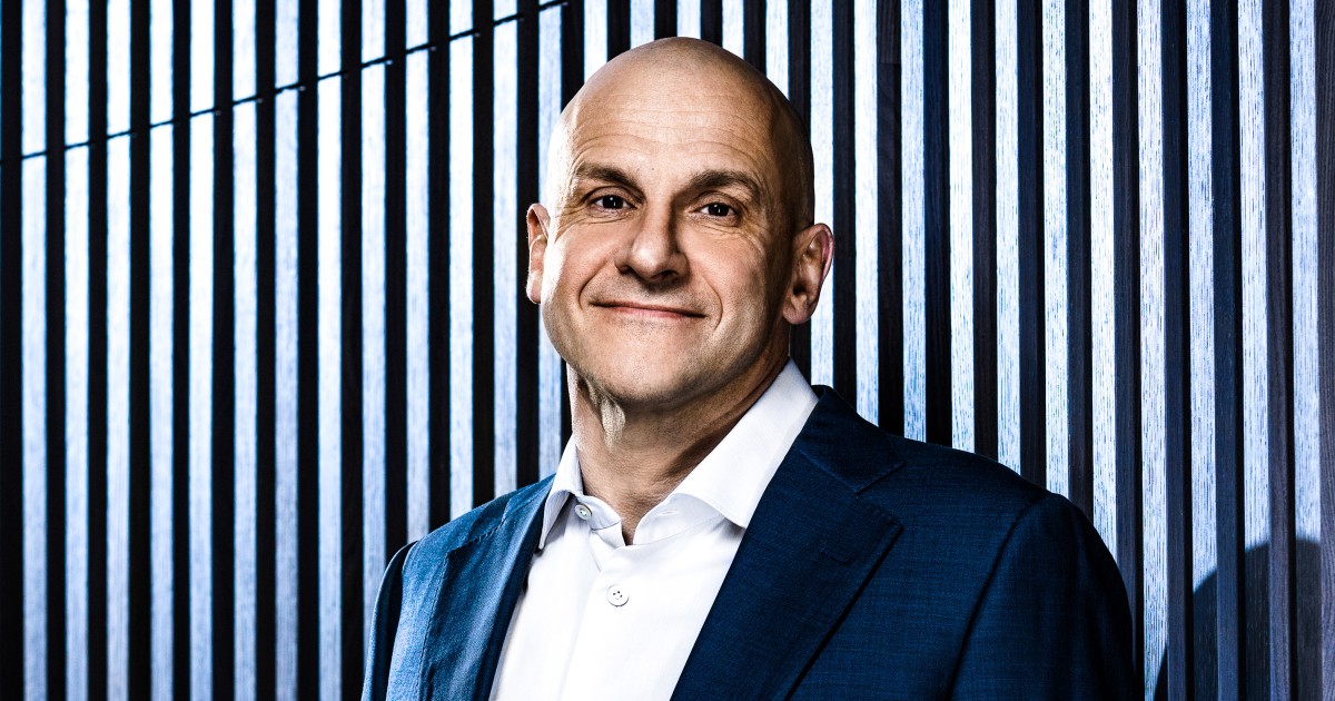 Подсанкционный олигарх Константин Григоришин продолжает контролировать добычу песка в Киеве через своего друга