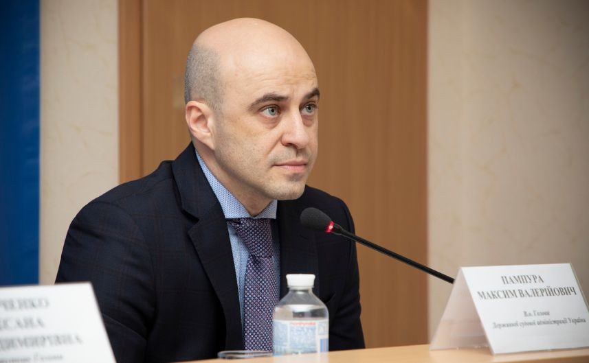 ВРП преміювала керівництво ДСА на чолі з Максимом Пампурою, незважаючи на дефіцит поштових марок і канцтоварів у судах