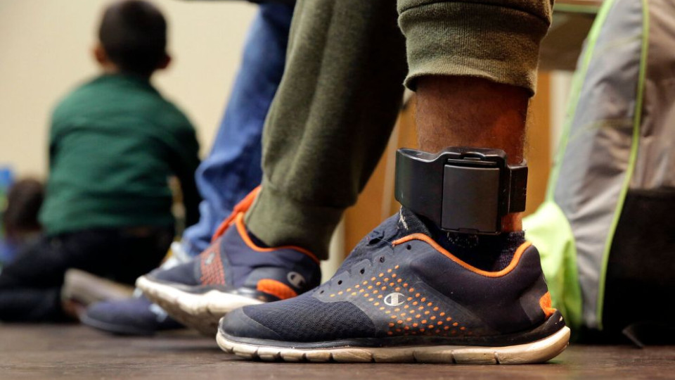 Поліція подвоїть кількість електронних браслетів: за 40 млн грн закупили 300 комплектів і сервери