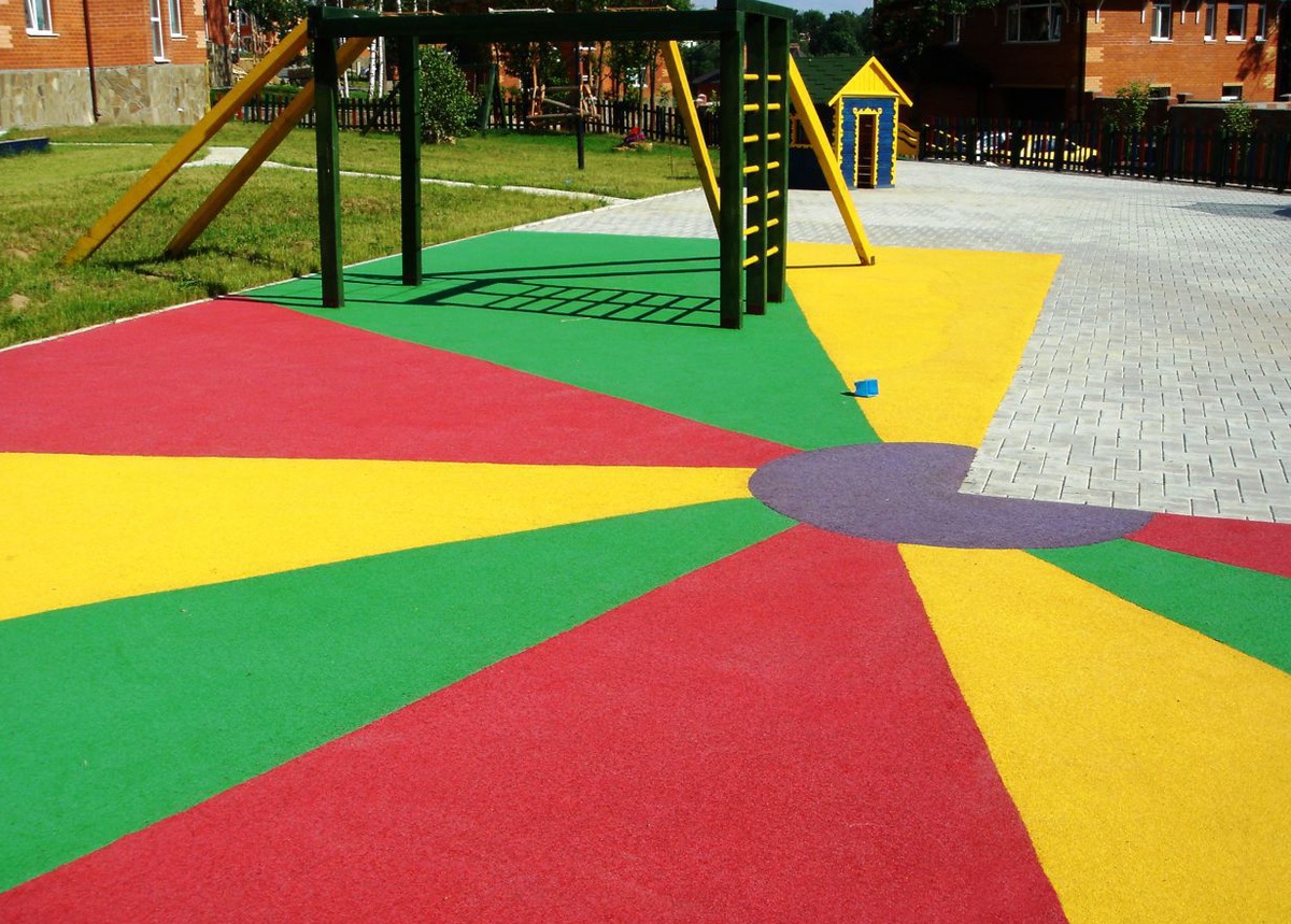 В Запорожье покрытие для детской площадки купили в три раза дороже: переплата может достигать 2 млн грн