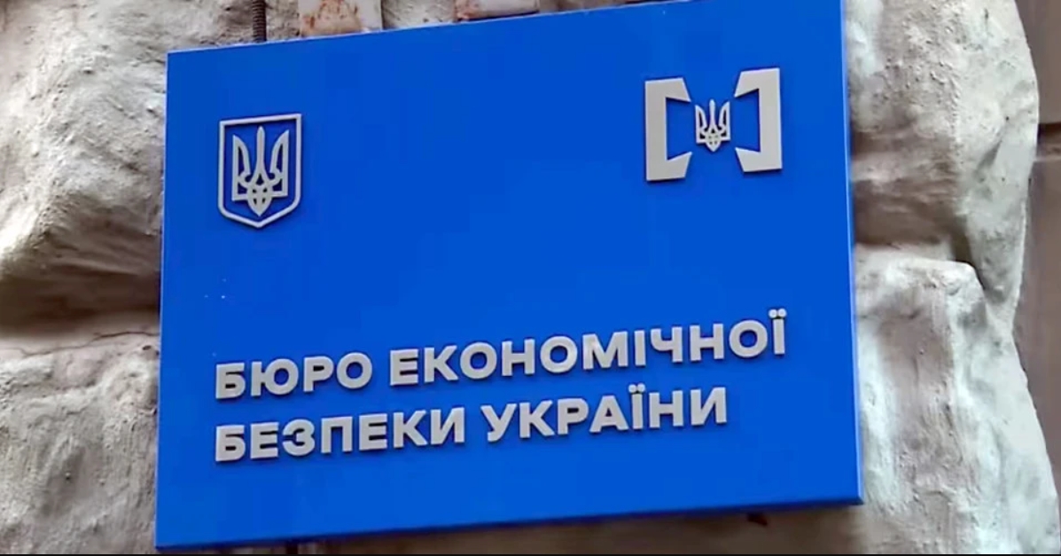 Заступник начальника БЕБ на Волині Сергій Журавльов отримує мільйонні подарунки та користується автівками батька