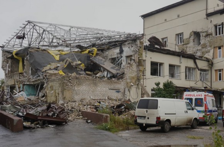 В Изюме под новой угрозой оккупации за 1 млрд грн заказали реконструкцию разбомбленной больницы