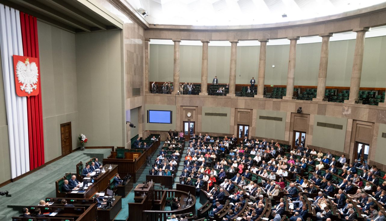 Сейм Польши одобрил законопроект о помощи украинцам после вето Навроцкого