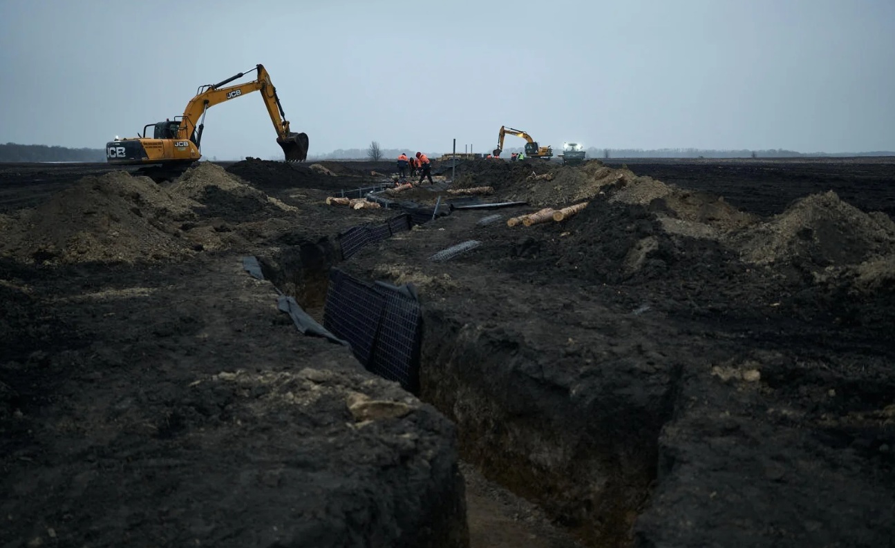 На укріпленнях Донеччини розікрали сотні мільйонів: чиновники підвищені, компанії знову з контрактами
