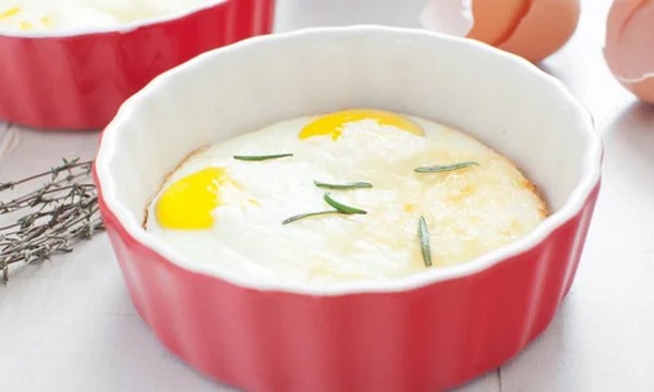 Королівський сніданок Чарльза: рецепт запечених яєць із сиром