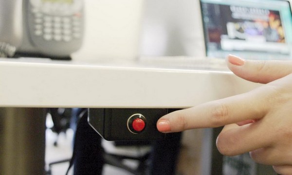 Школи під захистом: Зеленський підписав закон із "тривожними кнопками" та правилами доступу