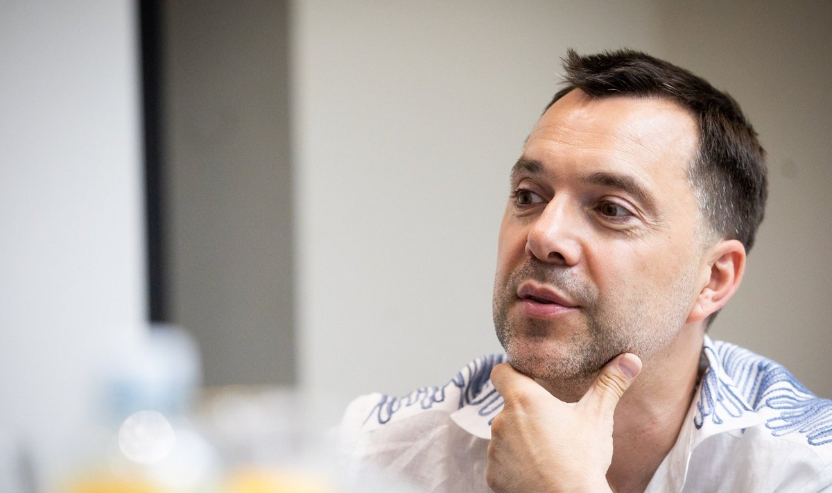 Арестовича объявили в розыск в россии после скандального интервью Собчак