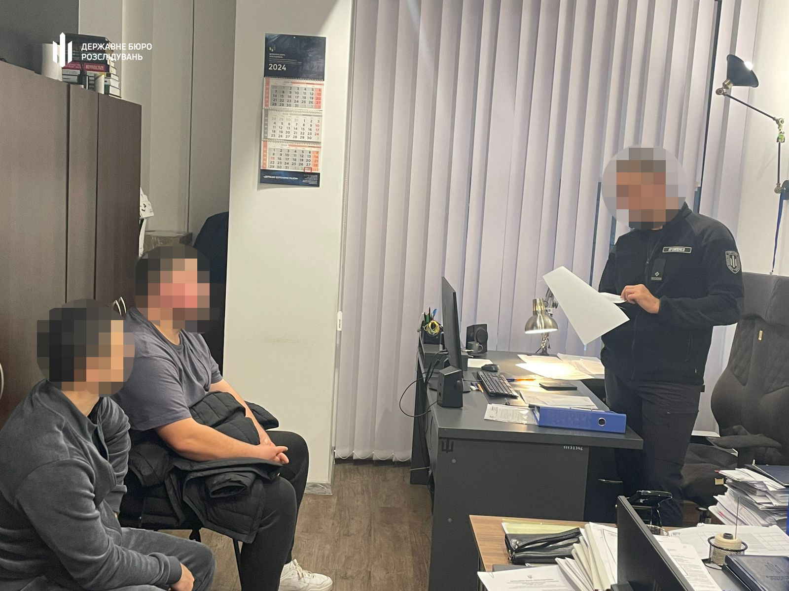 ДБР сообщило о подозрении двум правоохранителям в Киеве за избиение военнообязанного (ВИДЕО)