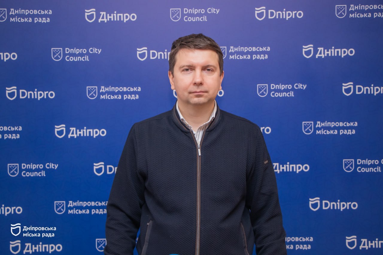 Секретарь Днепровского горсовета Александр Санжара 61 день провел в загранкомандировках, пользуясь собственным самолетом — расследование