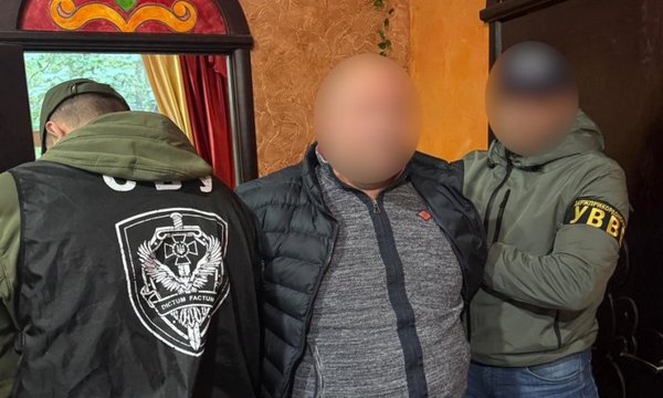 Посадовця Мін’юсту спіймали на хабарі у 20 тис. дол. за «звільнення» призовників від служби в армії