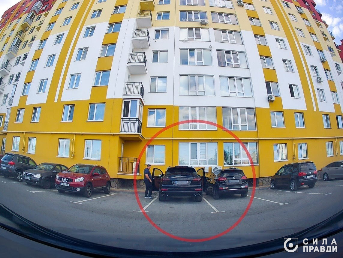 Подарований Porsche, котедж і приховані статки: як живе родина колишнього воєнкома Волині Олега Кивлюка