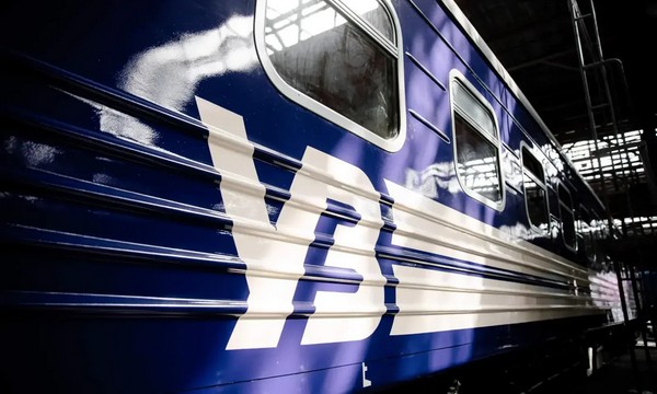 Ворог спробував атакувати поїзд Львів — Краматорськ безпілотником: пошкоджено вагони