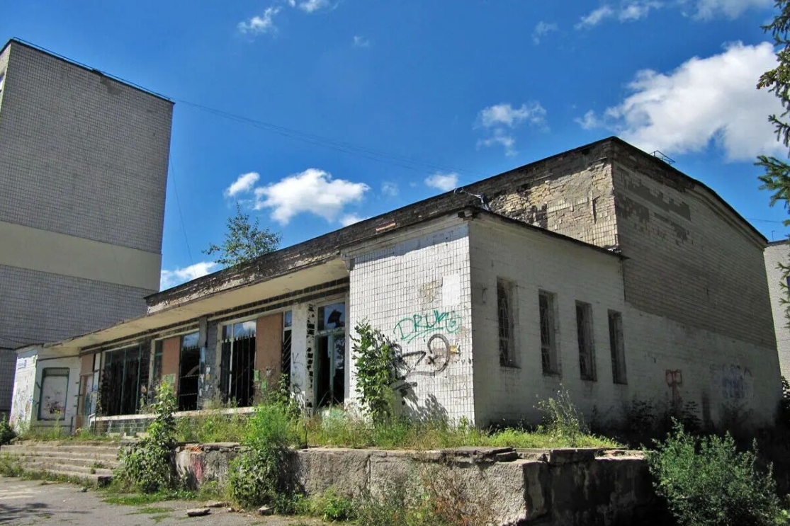 Під час обстрілів "шахедами" у Вишневому додали 85 млн до реконструкції адмінбудівлі