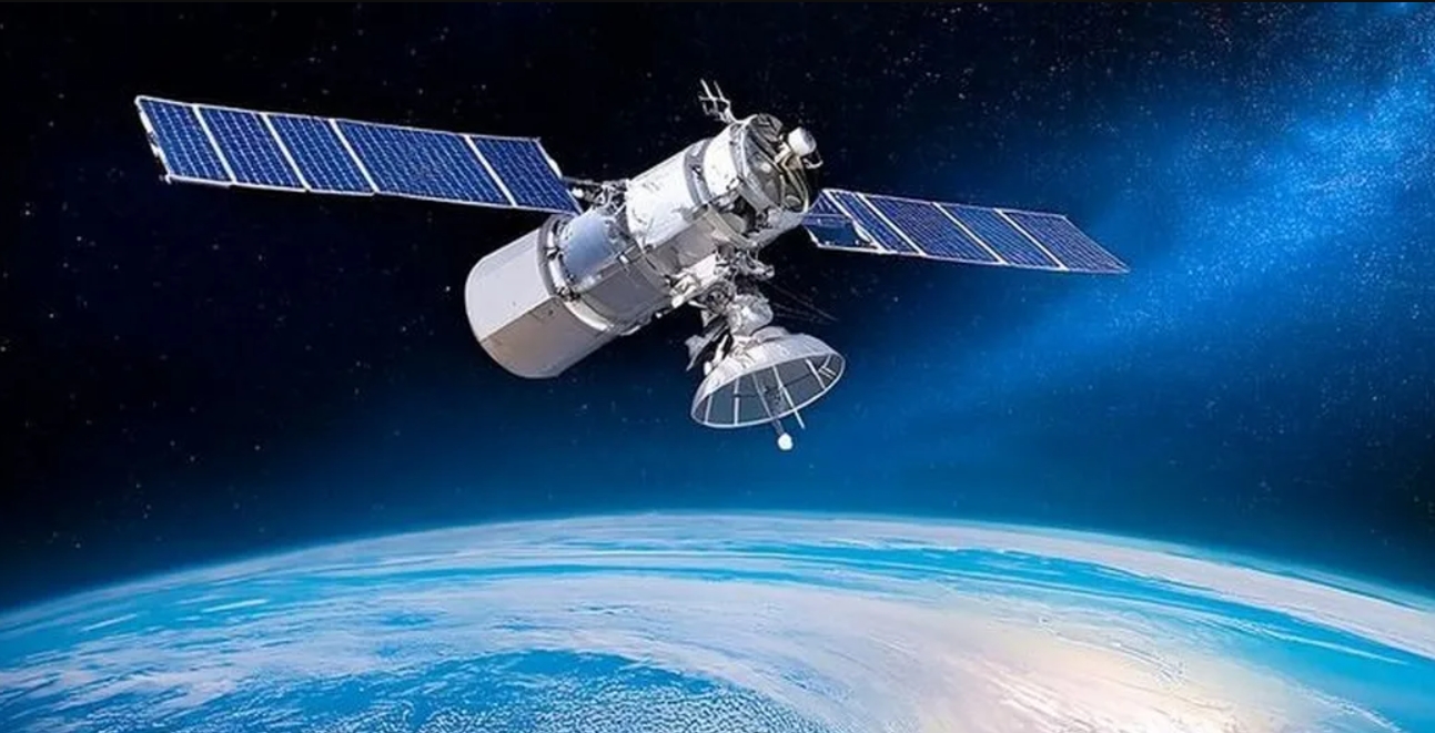 Во время атаки РФ над Львовщиной зафиксировали пролет трех китайских разведывательных спутников — «Милитарный»