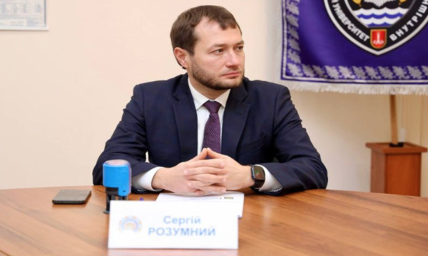 Дорогі годинники, Porsche і мільйони готівки: ексдиректора Дніпропетровського НДІСЕ Розумного підозрюють у незаконному збагаченні