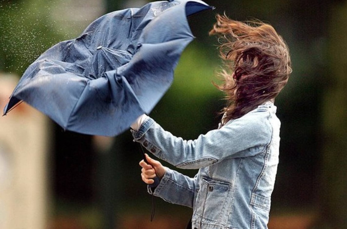 Сильний вітер і підвищений тиск: якою буде погода в Україні 14 листопада