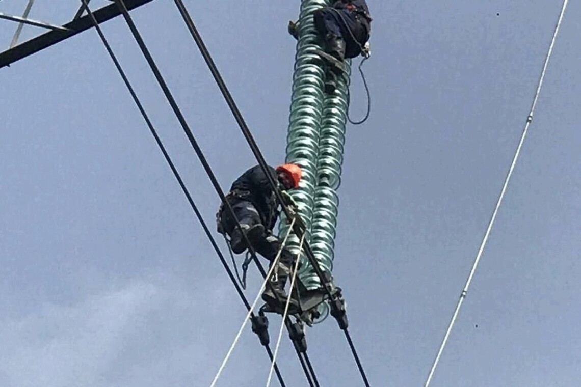 Враг атаковал энергетическую инфраструктуру Киева и 5 областей: более 100 тысяч человек остались без света, введены аварийные отключения