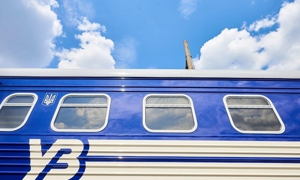 Російська атака паралізувала залізницю: десятки поїздів затримуються через пошкодження інфраструктури