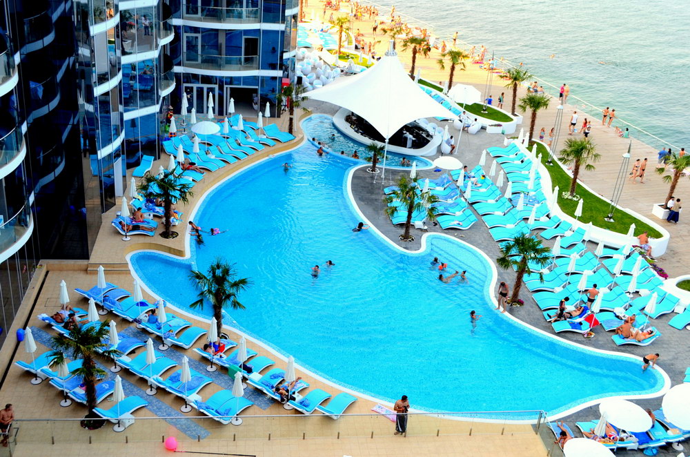 В Одессе арестовали здание дельфинария из-за долга в 12 миллионов гривен