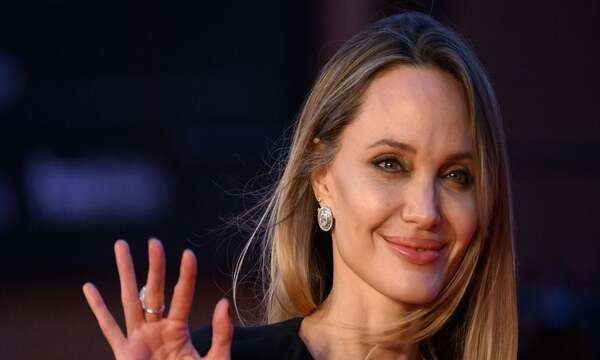 Акторка Анджеліна Джолі показала зворушливі кадри з поїздки до України