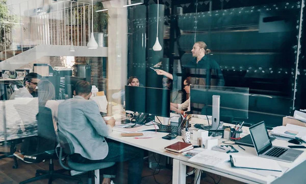 Кабмин запустил эксперимент: украинцев будут возвращать на работу еще до статуса безработного