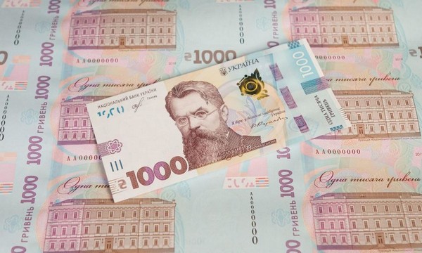 Кабмин начал выплаты "зимней" тысячи: деньги уже получили более 1,7 миллиона украинцев