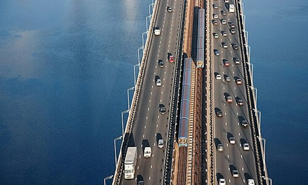 В Киеве во время воздушных тревог ограничат движение по Южному мосту: изменят маршруты автобусов