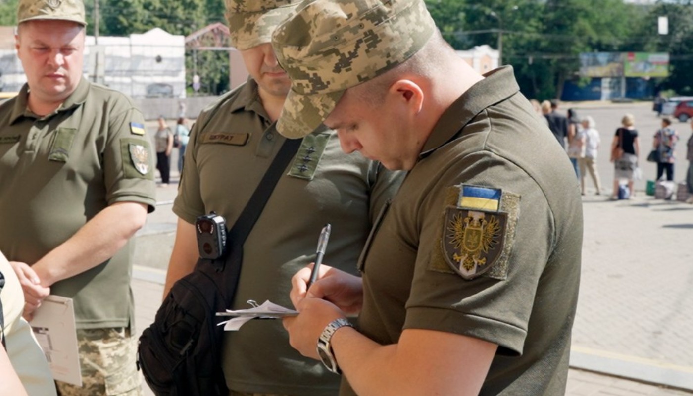 В Киеве ТЦК задержали учителя физкультуры прямо на уроке: все произошло на глазах детей