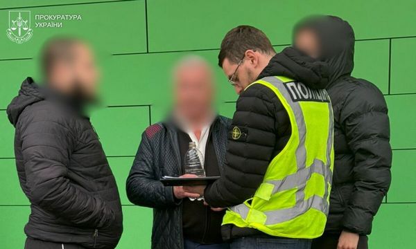 В Киеве задержали заместителя поселкового головы за взятку более миллиона гривен за землю под сортировку отходов
