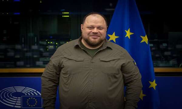 Блокировка трибуны в парламенте: Стефанчук призывает депутатов выполнить конституционную обязанность