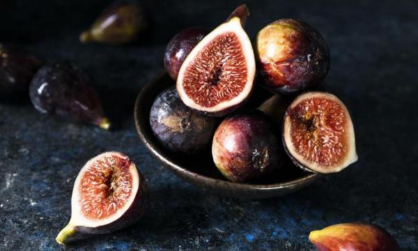 Инжир против фиников: какой сухофрукт здоровее и почему