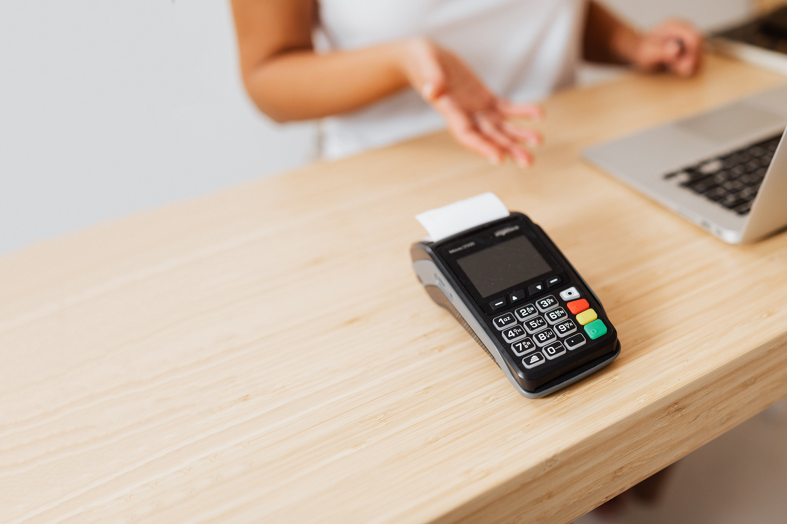 Кабмін відклав обов’язкове використання касових апаратів на базарах до завершення війни