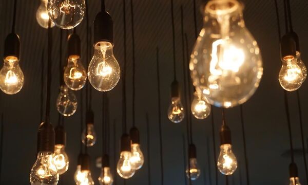 Зеленський: ситуація зі світлом залишається складною у семи областях України