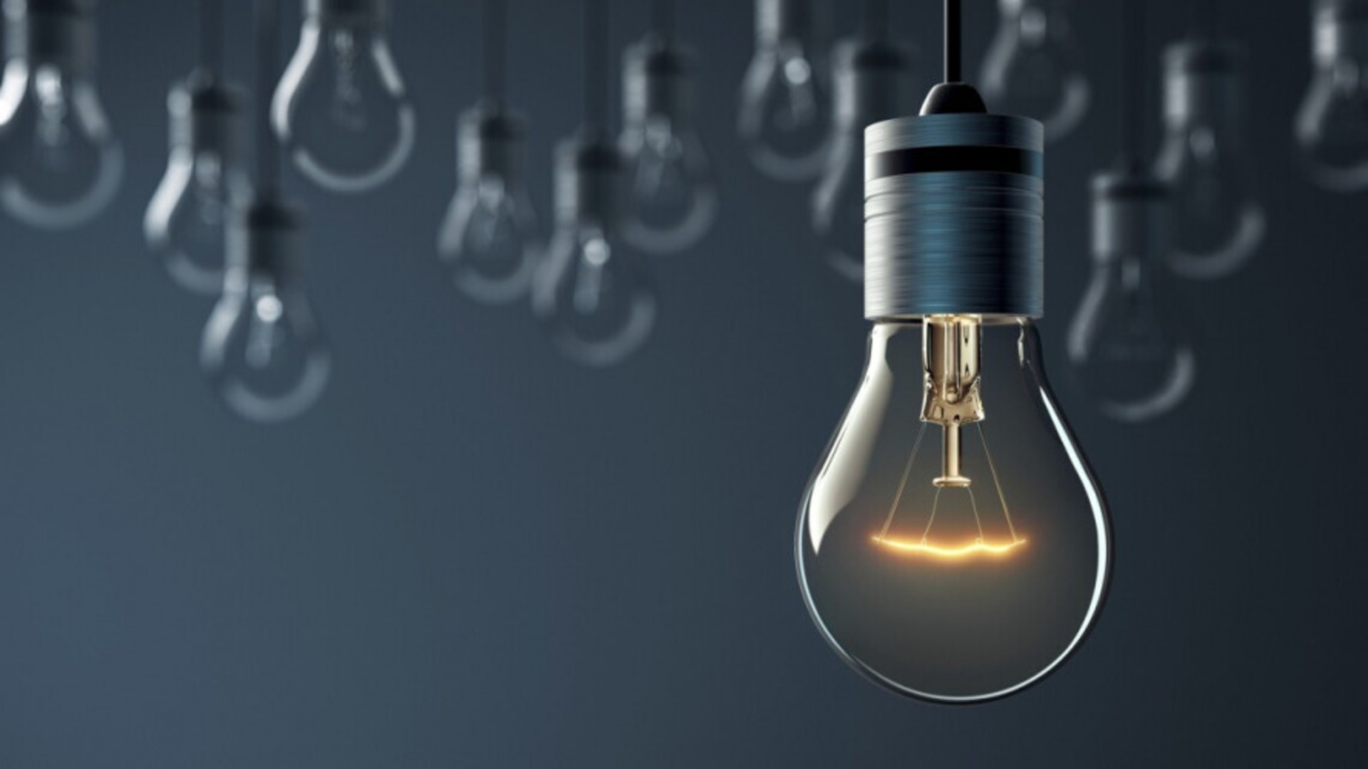 Масові та аварійні відключення світла в Україні: без електрики залишаються тисячі населених пунктів